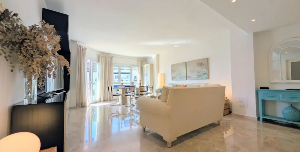 Venta de ático dúplex en San Pedro de Alcántara 11