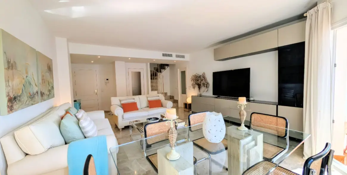 Venta de ático dúplex en San Pedro de Alcántara 13