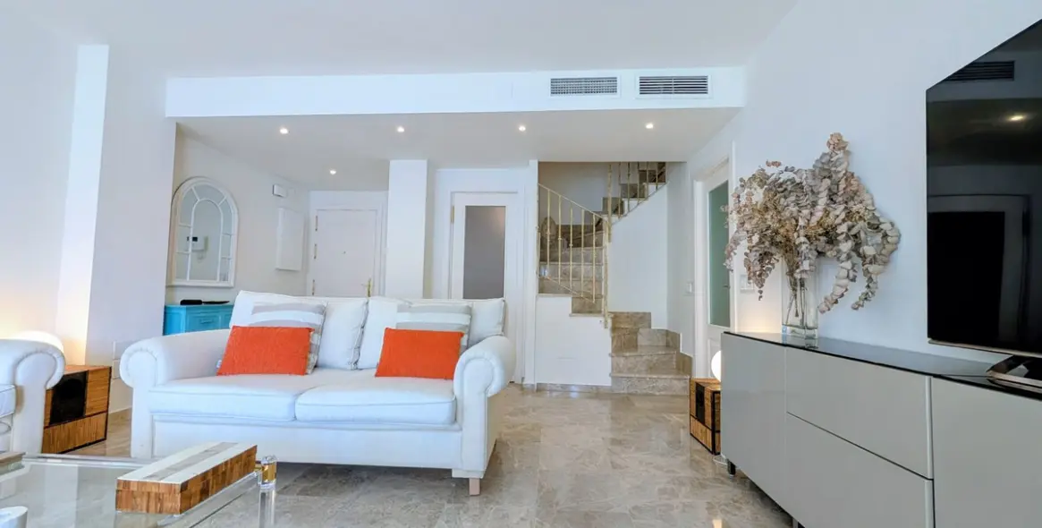 Venta de ático dúplex en San Pedro de Alcántara 14