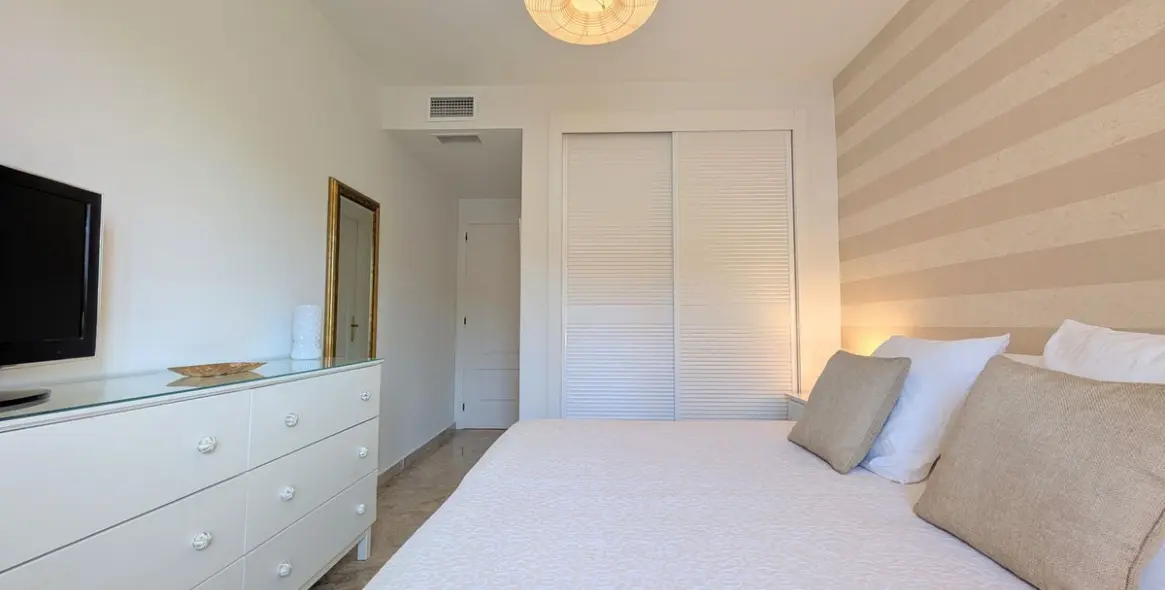 Venta de ático dúplex en San Pedro de Alcántara 19