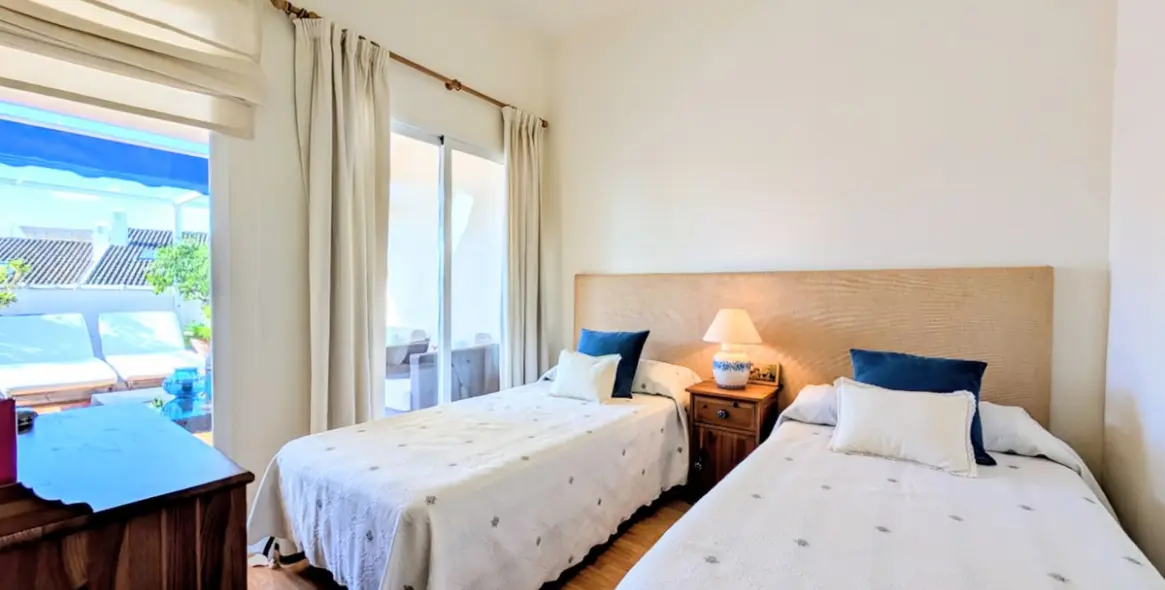 Продажа двухуровневого пентхауса в San Pedro de Alcántara 28