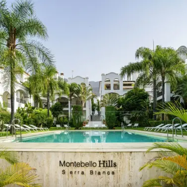 Venta de apartamento en planta media en Marbella
