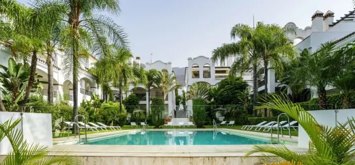 Venta de apartamento en planta media en Marbella 0