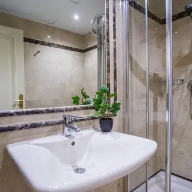 Venta de apartamento en planta media en Marbella