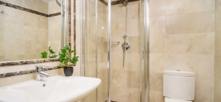 Venta de apartamento en planta media en Marbella 3