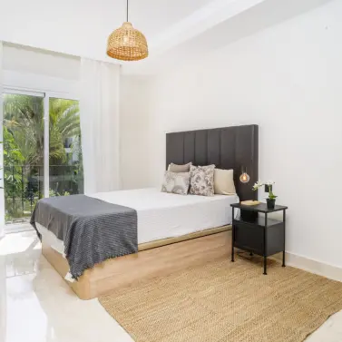 Venta de apartamento en planta media en Marbella