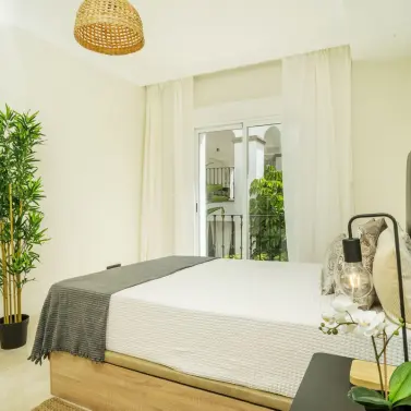 Venta de apartamento en planta media en Marbella