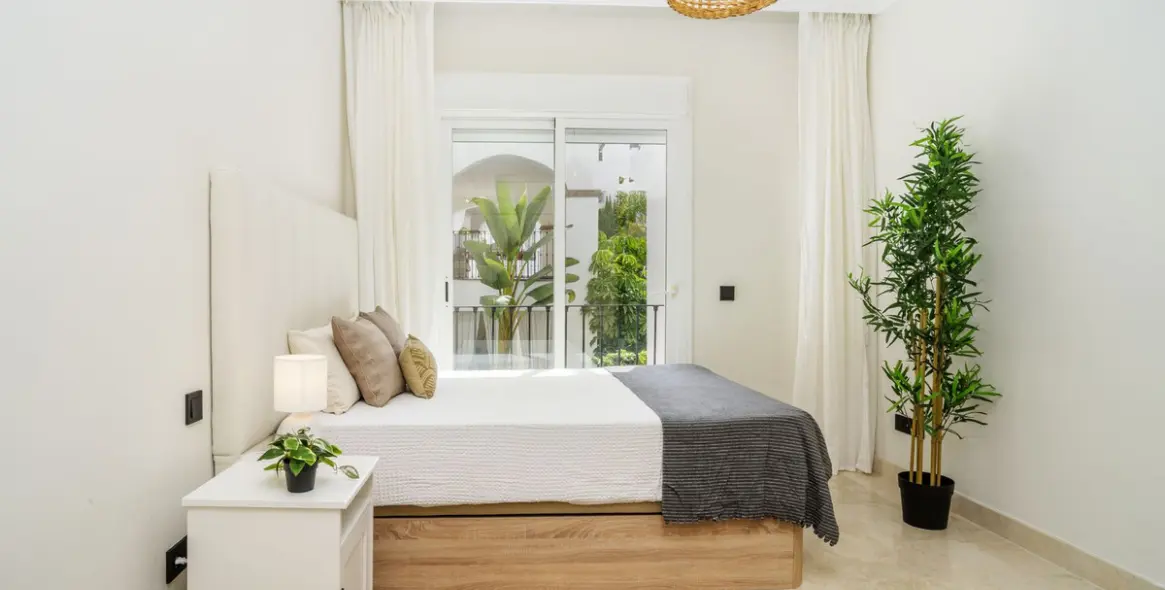 Venta de apartamento en planta media en Marbella 8