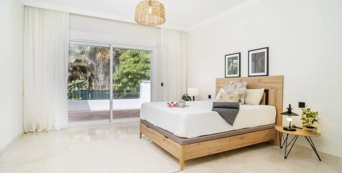 Venta de apartamento en planta media en Marbella 16