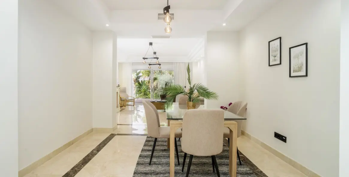 Venta de apartamento en planta media en Marbella 19