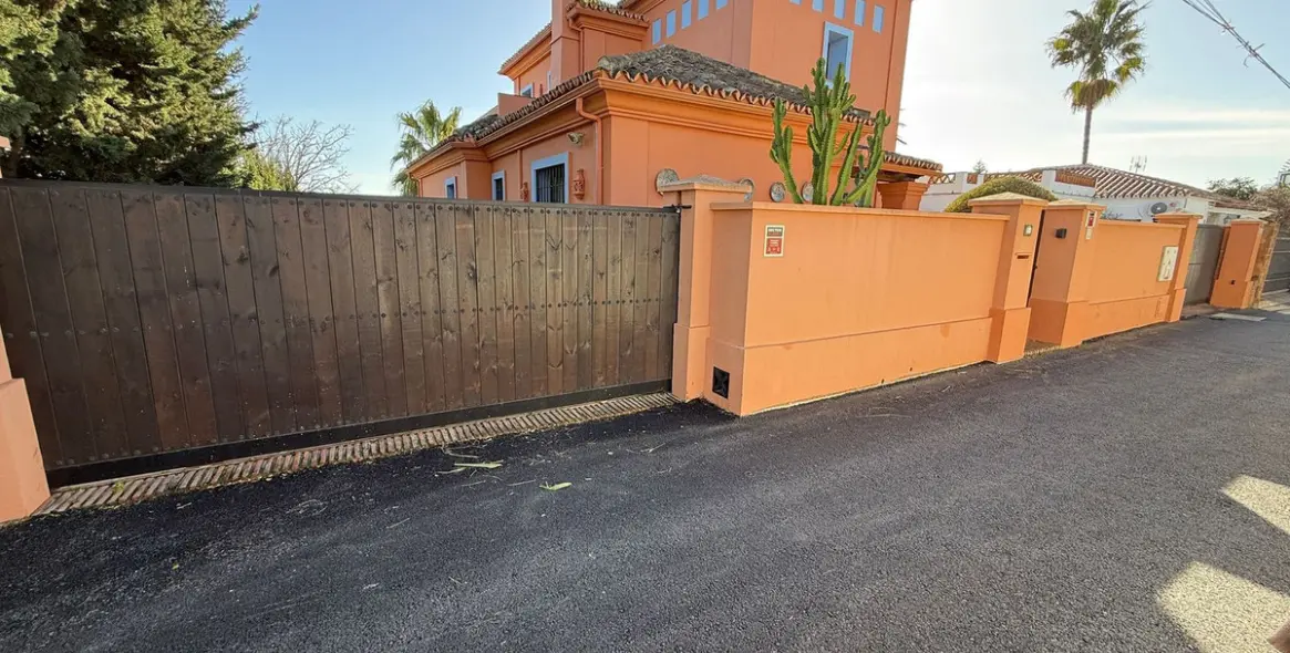 Venta de villa independiente en Artola 7