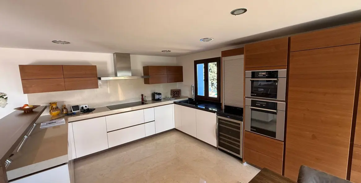 Venta de villa independiente en Artola 11