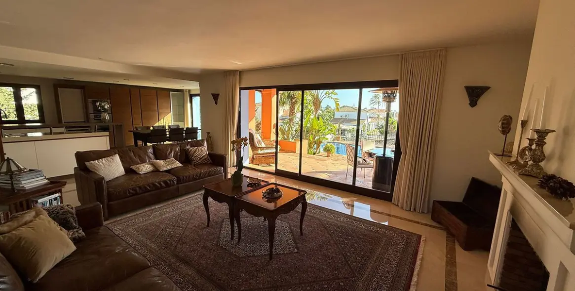 Venta de villa independiente en Artola 14