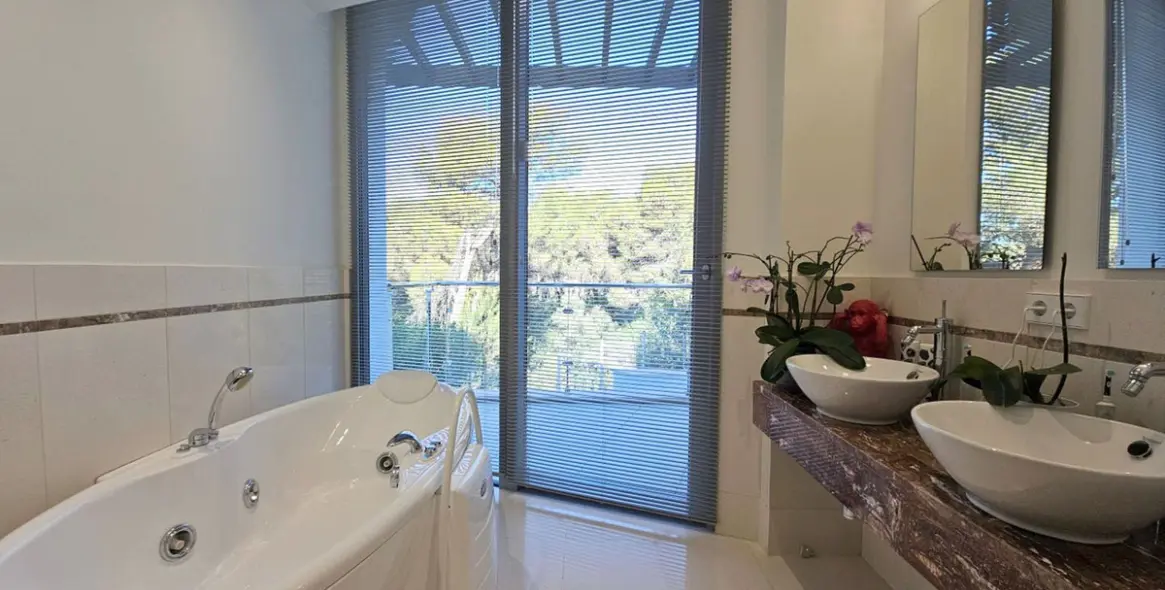 Venta de casa pareada en Sierra Blanca 18