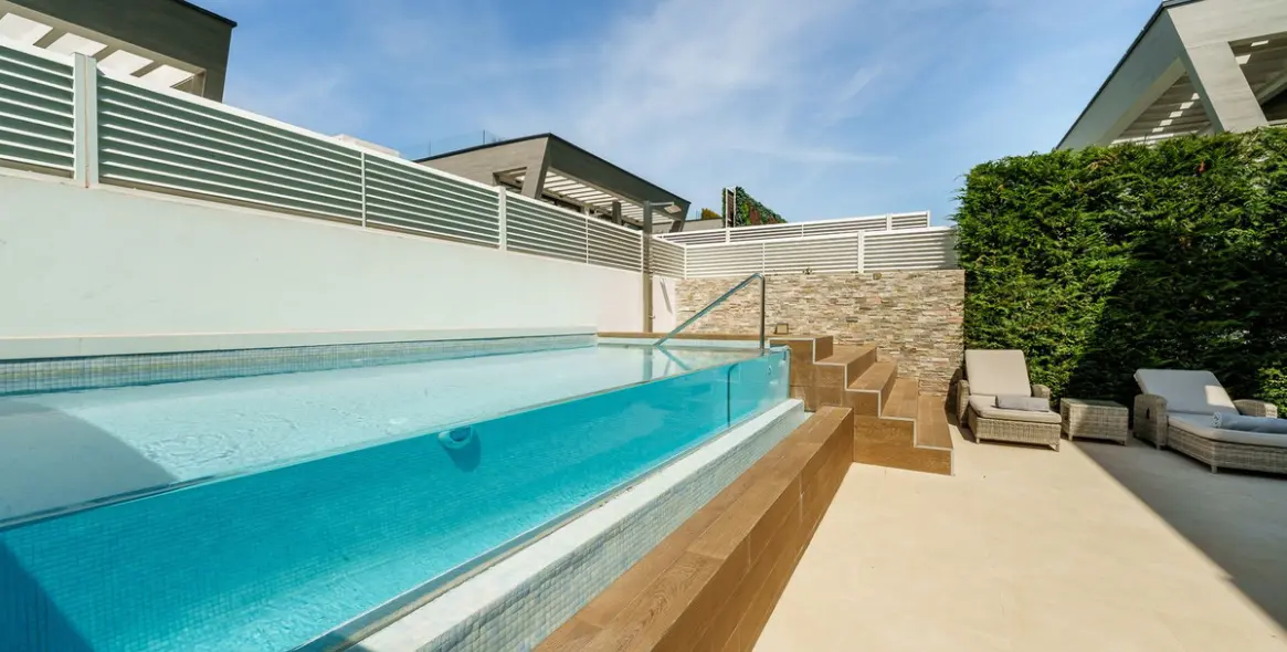 Venta de casa pareada en Puerto Banús 10