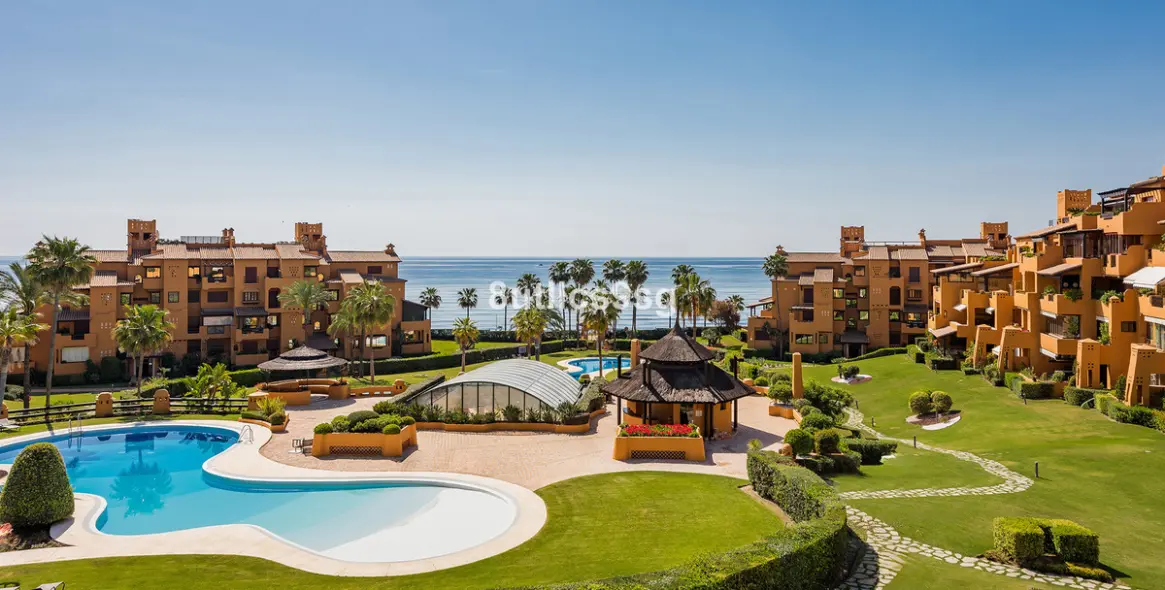 Venta de apartamento en planta baja en Estepona 1