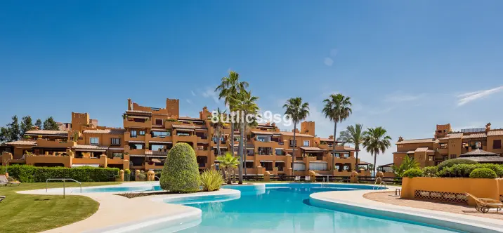 Venta de apartamento en planta baja en Estepona 1