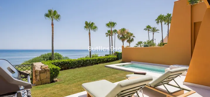 Venta de apartamento en planta baja en Estepona 2
