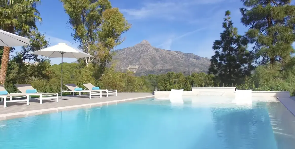 Venta de villa independiente en Aloha 5