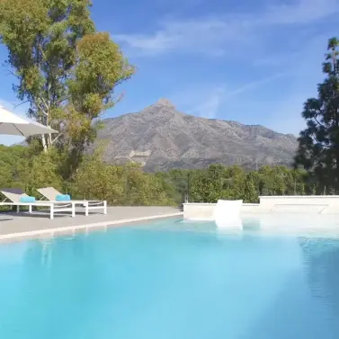 Venta de villa independiente en Aloha