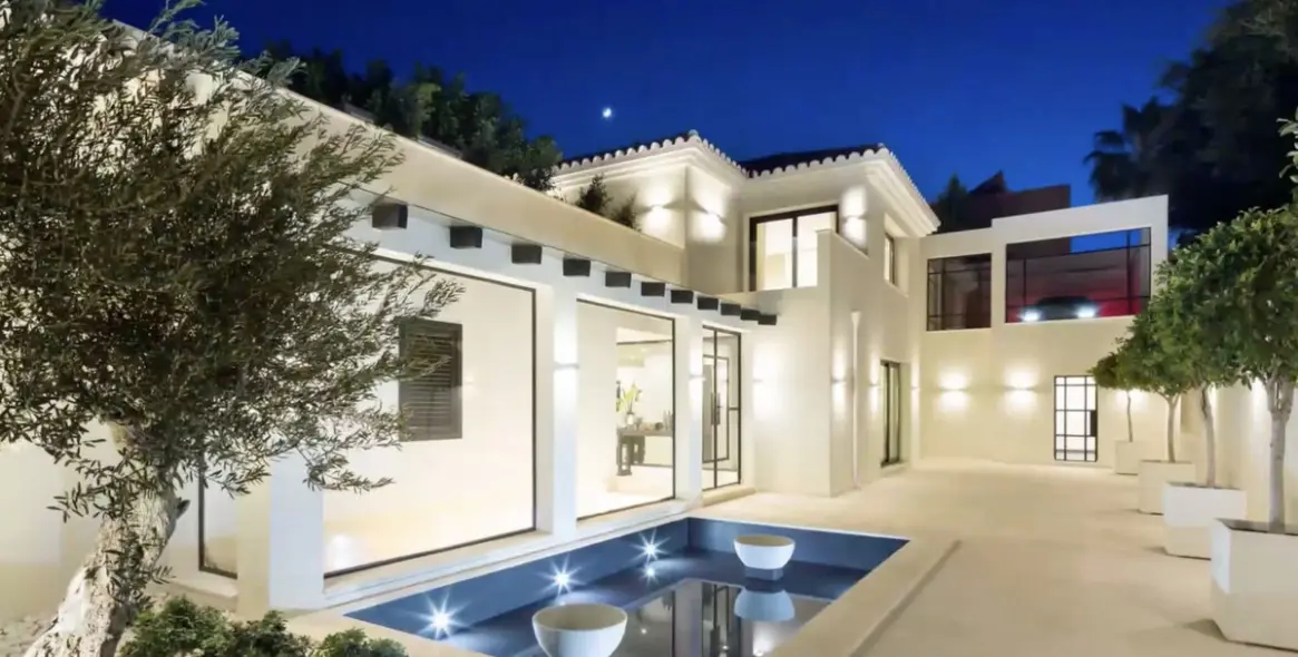 Venta de villa independiente en Aloha 8