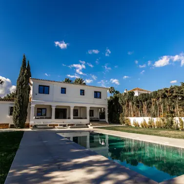 Long-term rent of detached villa in Nueva Andalucía