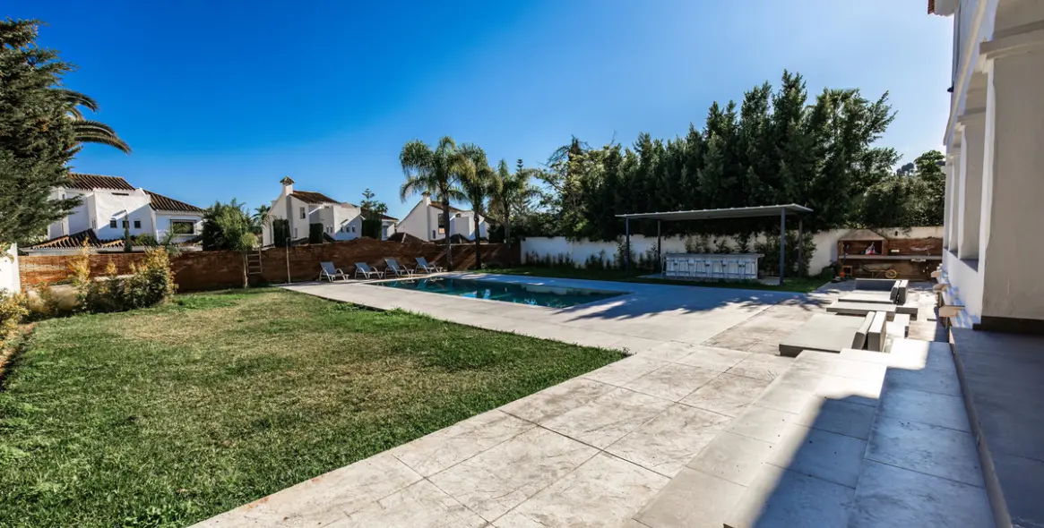 Long-term rent of detached villa in Nueva Andalucía 5