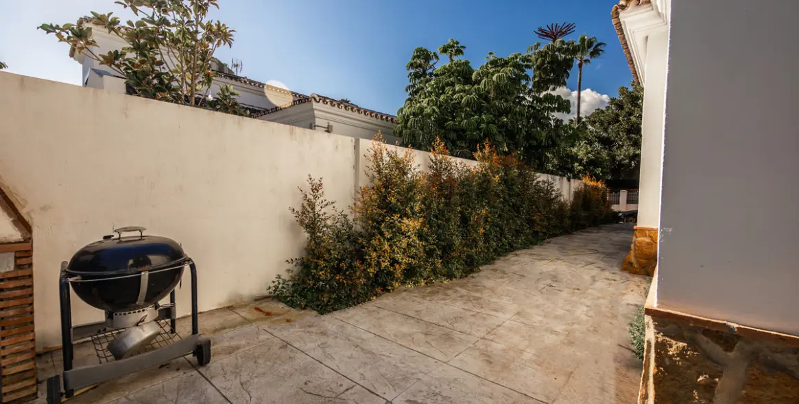 Long-term rent of detached villa in Nueva Andalucía 9