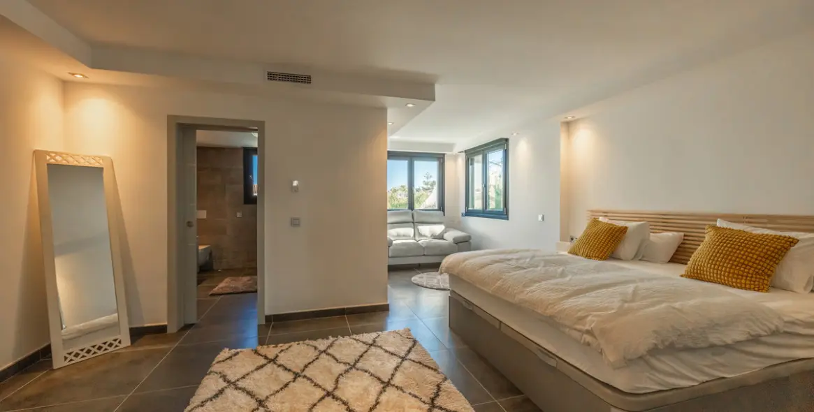 Long-term rent of detached villa in Nueva Andalucía 27