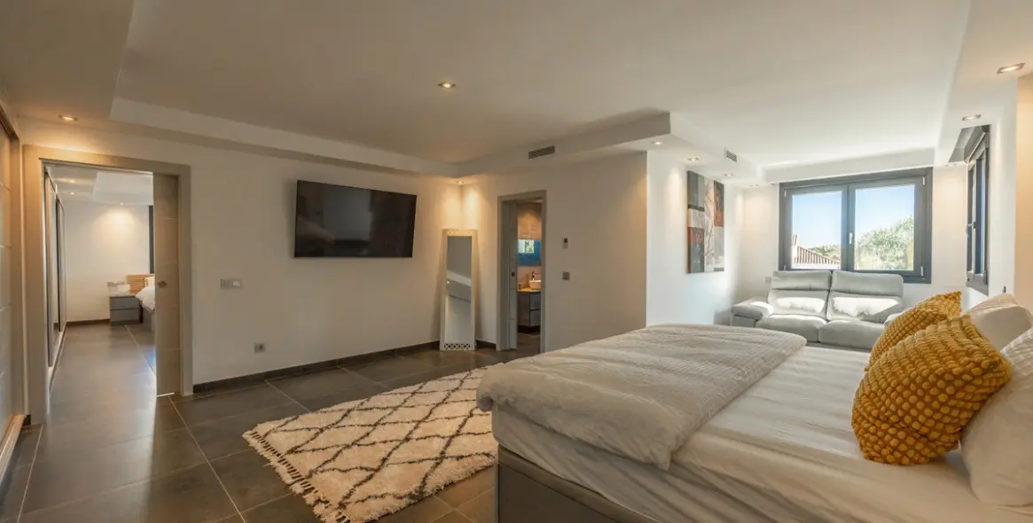 Long-term rent of detached villa in Nueva Andalucía 28
