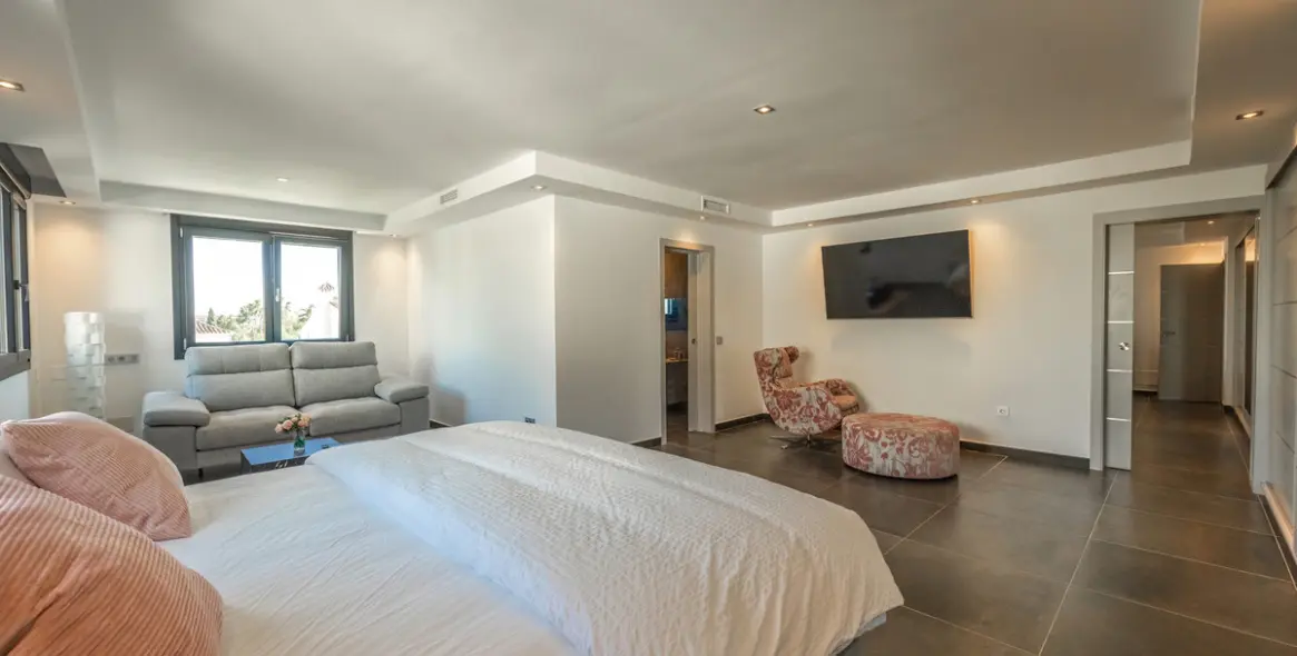 Long-term rent of detached villa in Nueva Andalucía 41