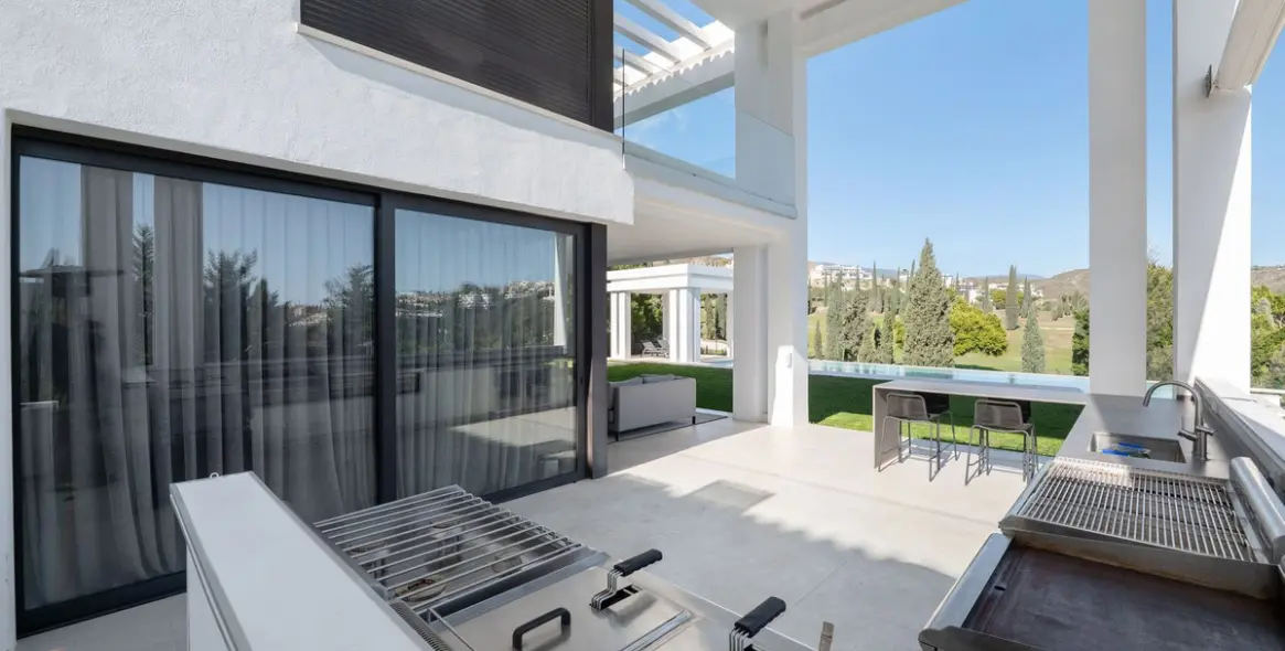 Long-term rent of detached villa in Los Flamingos 6