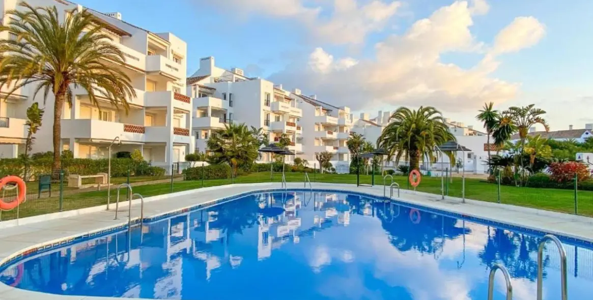 Sale of middle floor apartment in Riviera del Sol 1