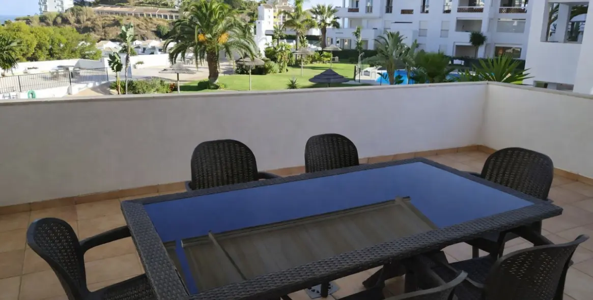 Sale of middle floor apartment in Riviera del Sol 4