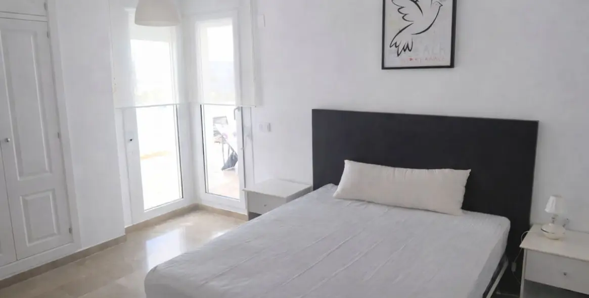 Sale of middle floor apartment in Riviera del Sol 13