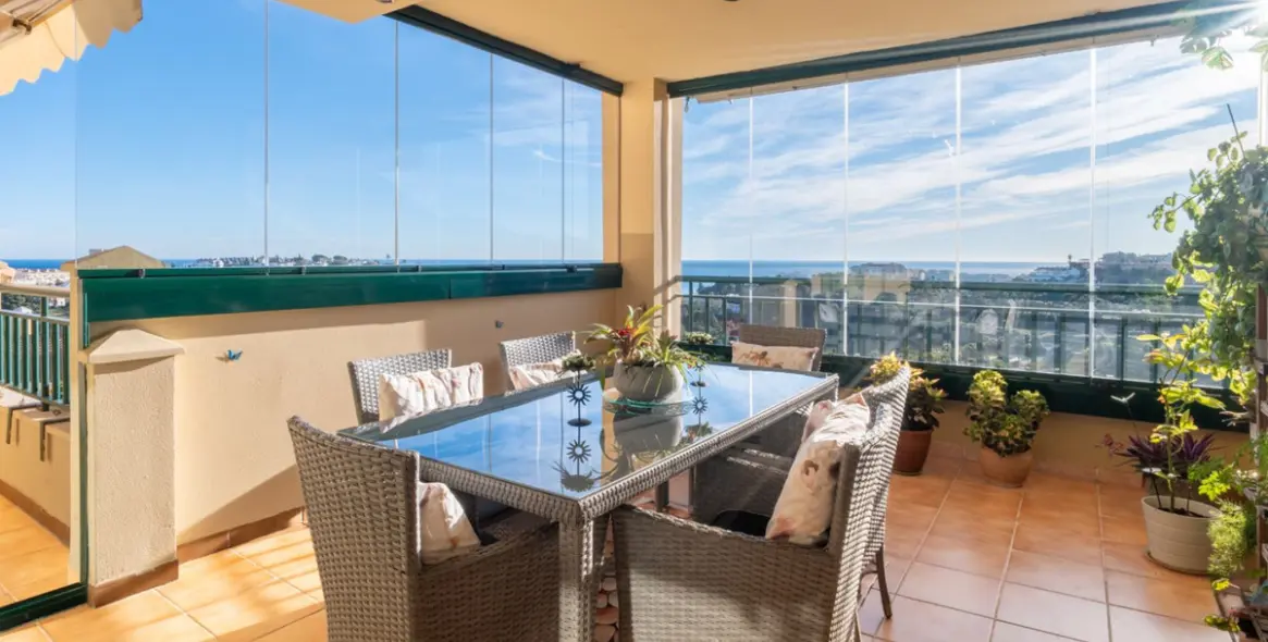 Sale of middle floor apartment in Benalmadena 2