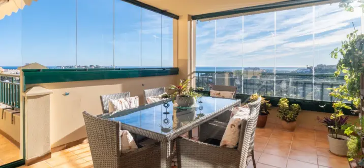 Sale of middle floor apartment in Benalmadena 1