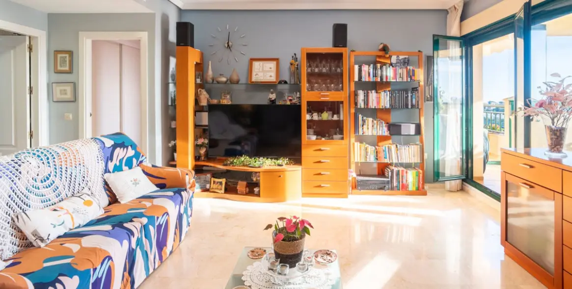 Sale of middle floor apartment in Benalmadena 12