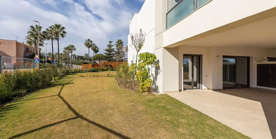 Sale of ground floor apartment in Casares 3