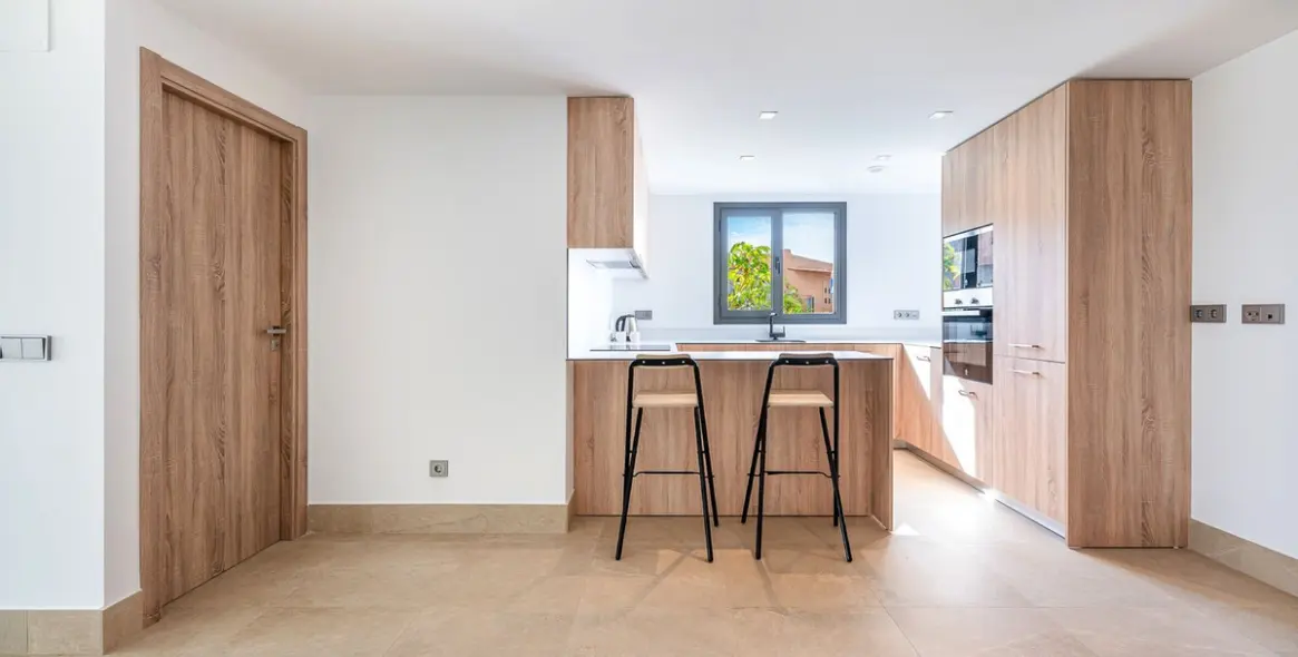 Sale of ground floor apartment in Casares 10