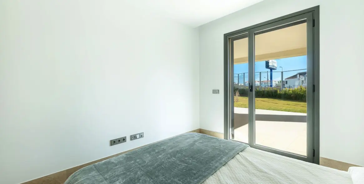 Sale of ground floor apartment in Casares 14