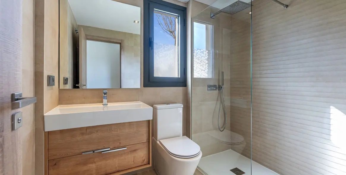 Sale of ground floor apartment in Casares 16