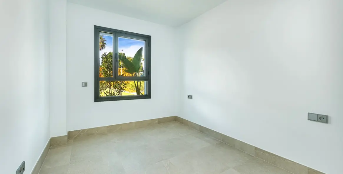 Sale of ground floor apartment in Casares 17