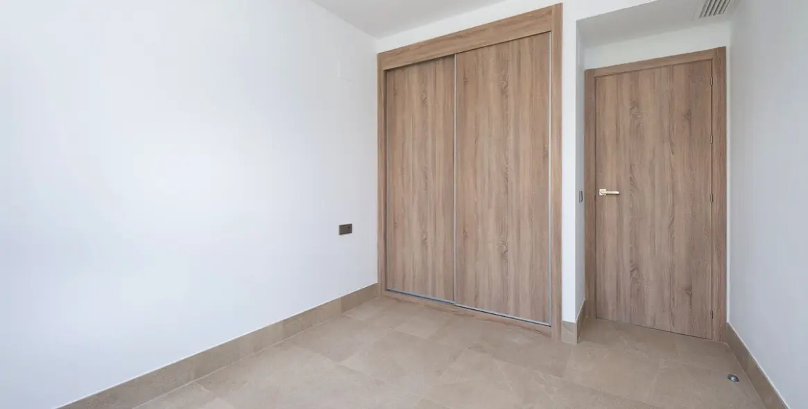 Sale of ground floor apartment in Casares 19