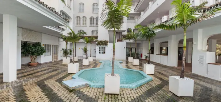 Sale of middle floor apartment in Puerto Banús 0