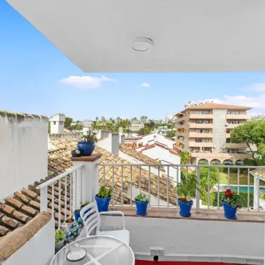 Sale of middle floor apartment in Puerto Banús