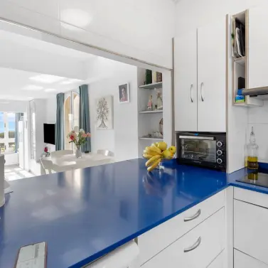 Sale of middle floor apartment in Puerto Banús