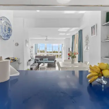 Sale of middle floor apartment in Puerto Banús