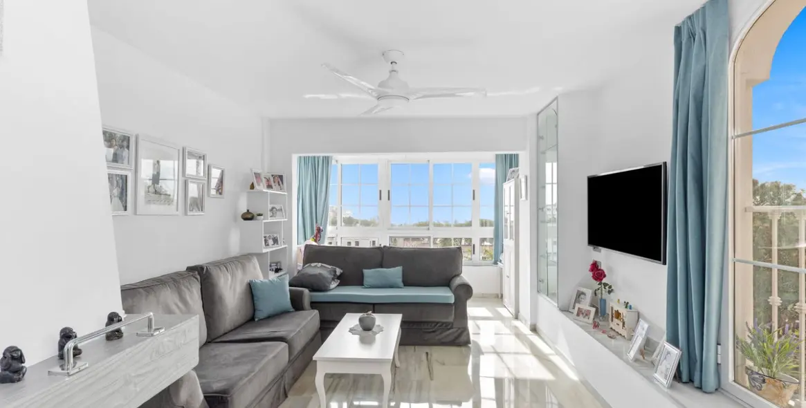 Sale of middle floor apartment in Puerto Banús 6