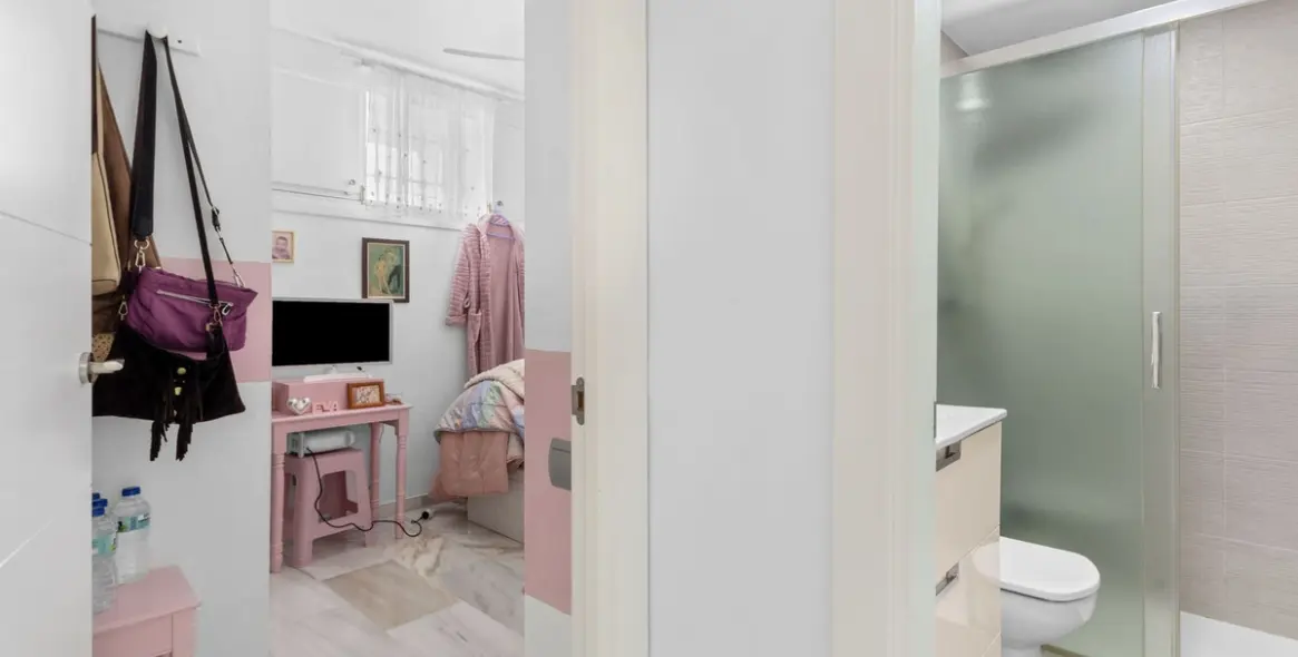 Sale of middle floor apartment in Puerto Banús 14